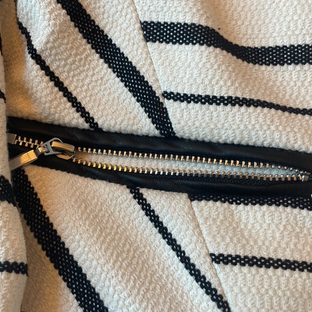 Chico’s blazer size “0” - Picture 3 of 10